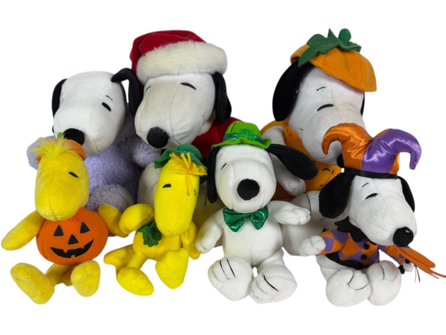 Just Added - Peanuts Snoopy Woodstock Holiday Plush Toy Big Lot Of 7, Halloween Pumpkin Costume, Christmas Santa Claus, St Patricks Day Leprechaun Green Hat, Jester Harlequin Carnival Outfit
