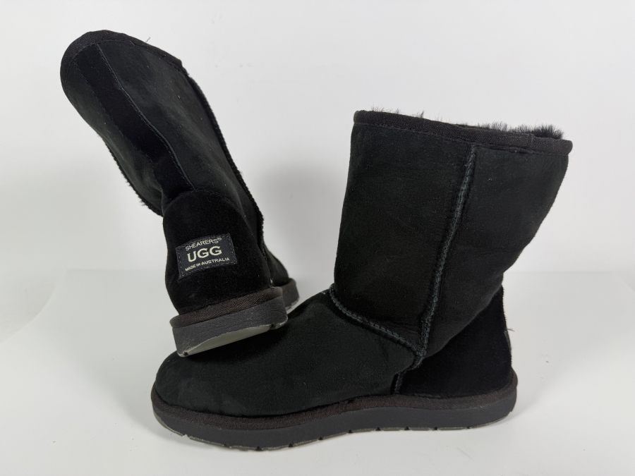 Just Added - Shearers UGG Classic Short Black Sheepskin Winter Mid Calf Boots Size 8 [Photo 2]
