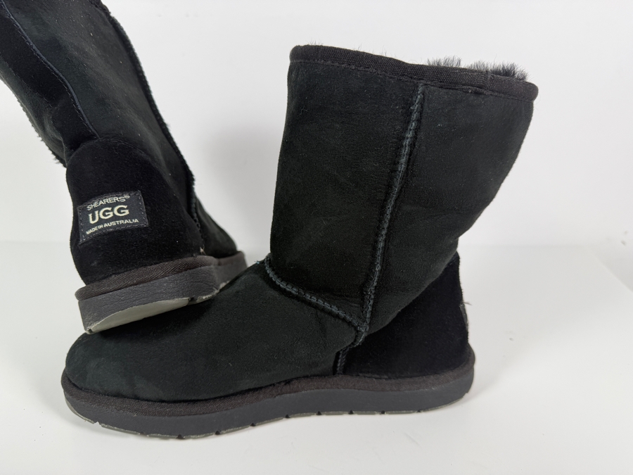 Just Added - Shearers UGG Classic Short Black Sheepskin Winter Mid Calf Boots Size 8 [Photo 3]