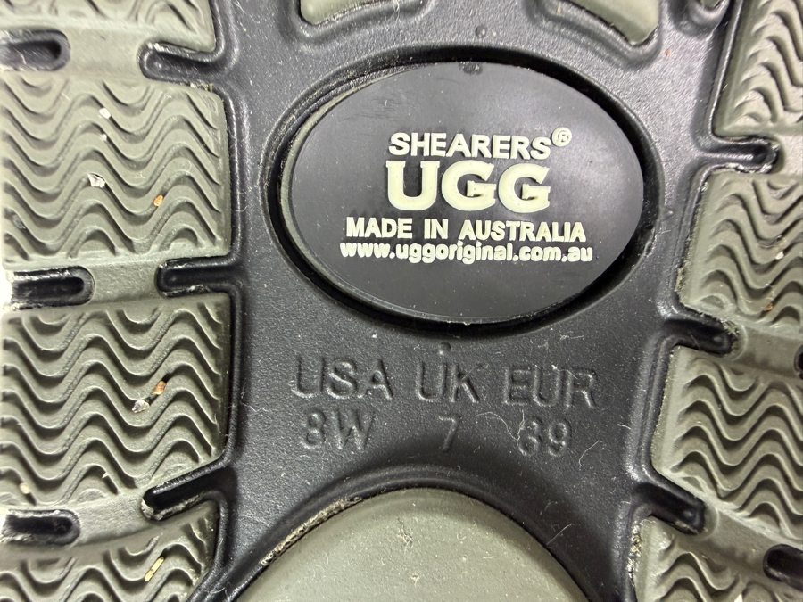 Just Added - Shearers UGG Classic Short Black Sheepskin Winter Mid Calf Boots Size 8 [Photo 5]