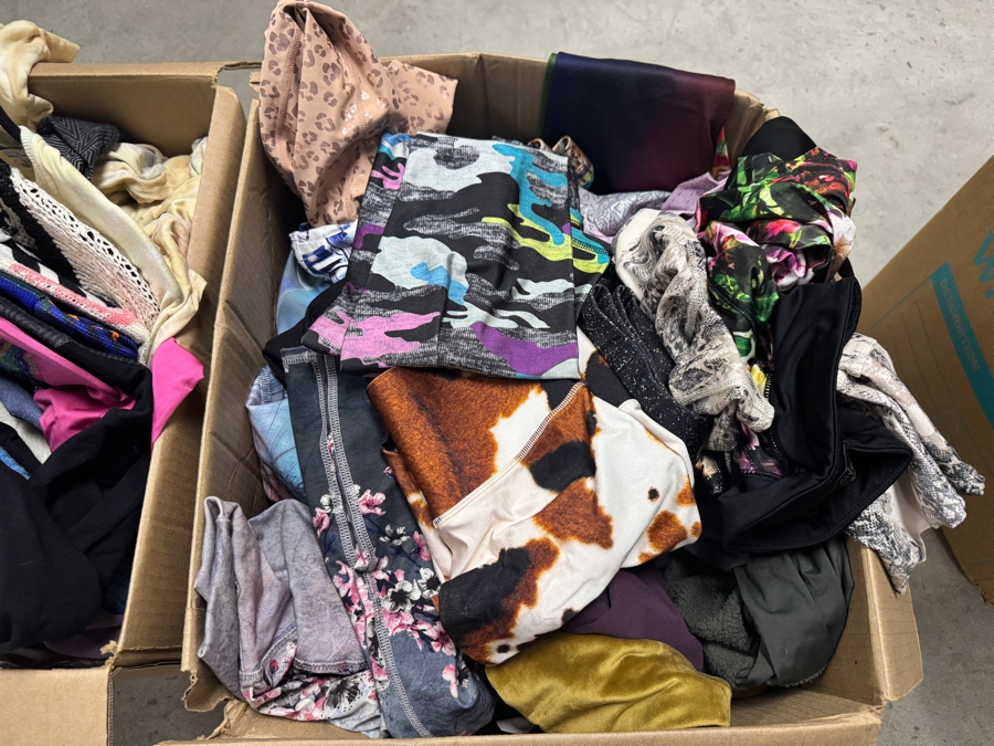 Just Added - Women's Clothing Reseller Lot Size S / XS Blouses, Jackets, Sweaters and Last Box All Leggings [Photo 5]