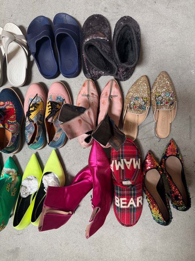 Just Added - Women's Designer Fashion Shoes Lot Mixed Brands Pumps Boots Flats Sandals Slides Mostly Size 7.5 [Photo 3]