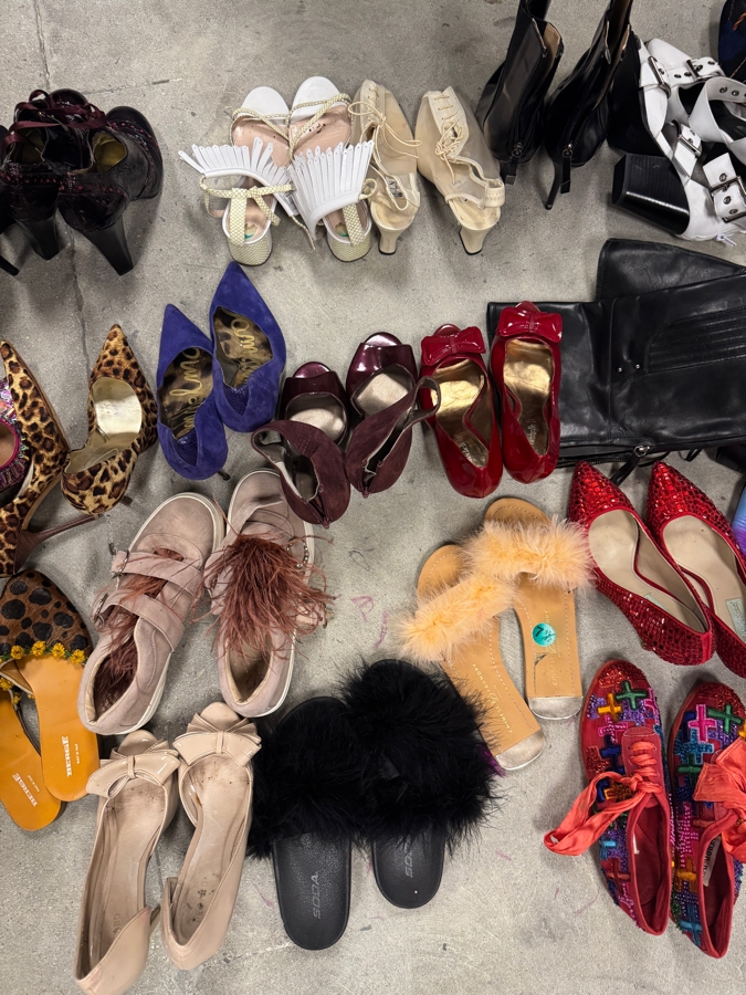 Just Added - Women's Designer Fashion Shoes Bulk Reseller Lot Mixed Brands Heels Boots Flats Sandals Mostly Size 7.5 [Photo 3]