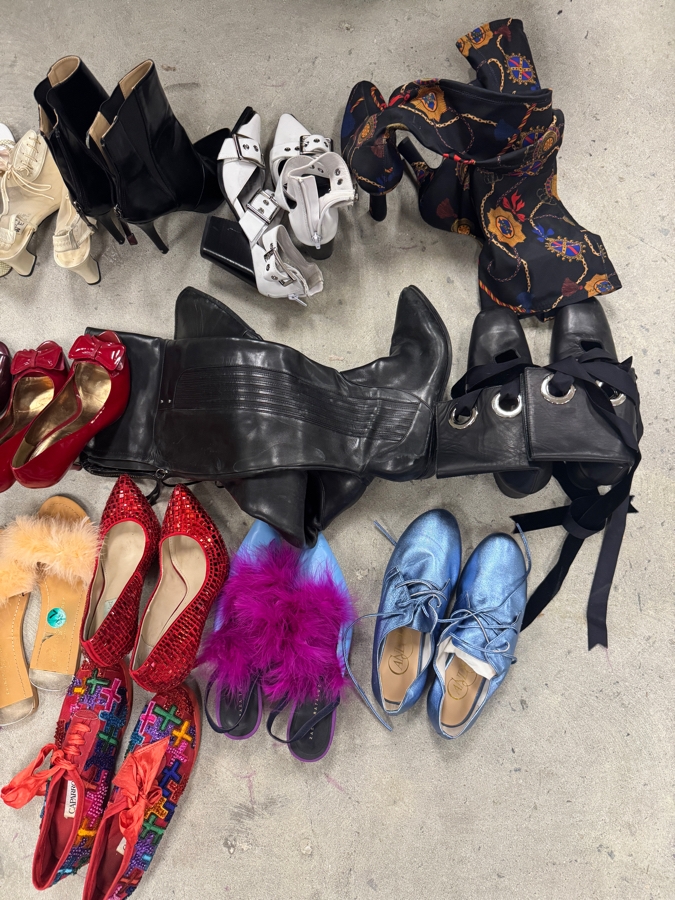 Just Added - Women's Designer Fashion Shoes Bulk Reseller Lot Mixed Brands Heels Boots Flats Sandals Mostly Size 7.5 [Photo 4]