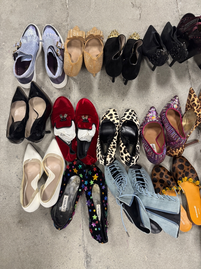 Just Added - Women's Designer Fashion Shoes Bulk Reseller Lot Mixed Brands Heels Boots Flats Sandals Mostly Size 7.5 [Photo 2]