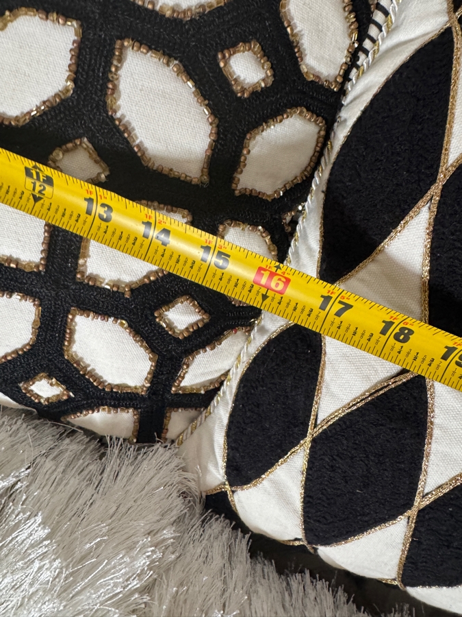Just Added - Set Of 4 Glam Monochrome White Shaggy Faux Fur And Black Velvet Geometric Throw Pillows 16' [Photo 5]