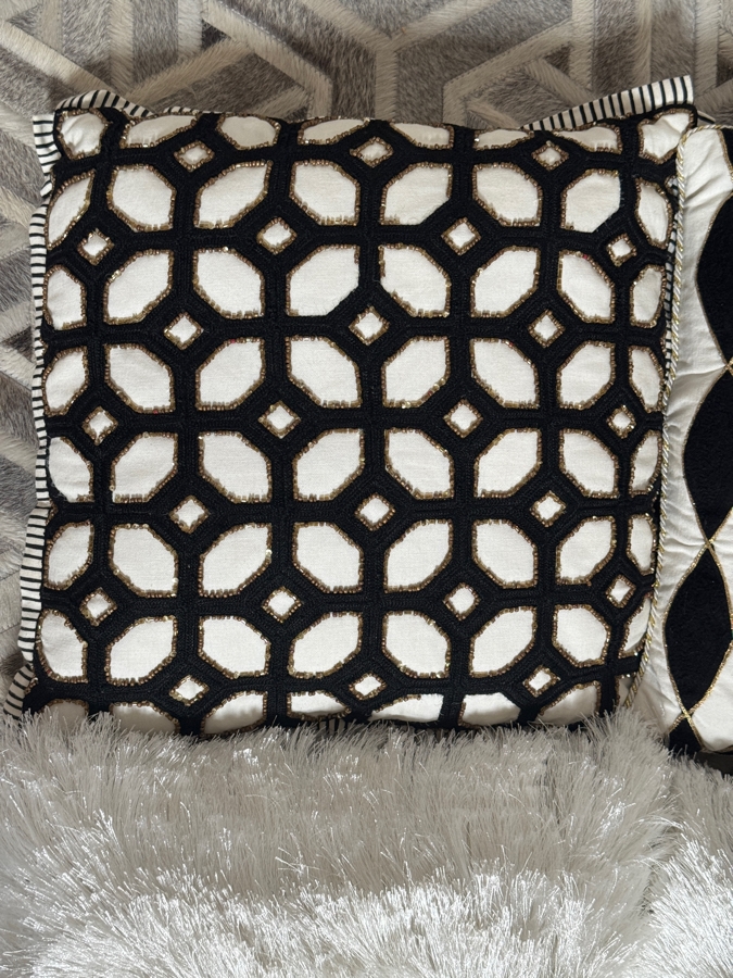 Just Added - Set Of 4 Glam Monochrome White Shaggy Faux Fur And Black Velvet Geometric Throw Pillows 16' [Photo 2]