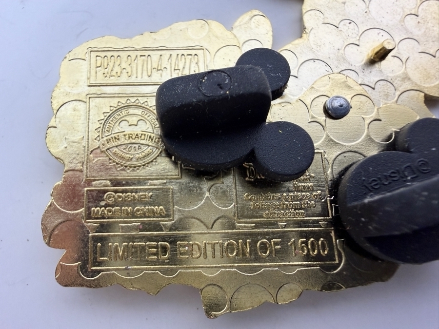 Disneyland Resort Limited Edition of 3,600 Trading Pin Featuring Mickey and Minnie Mouse in a Hot Air Balloon and Limited Edition of 1,500 Disneyland Resort Alice in Wonderland Trading Pin Featuring White Rabbit [Photo 4]