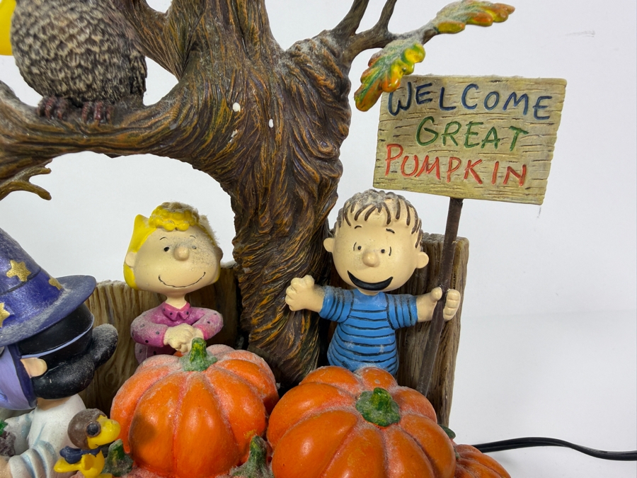 Danbury Mint 'Welcome Great Pumpkin' Lighted Sculpture Featuring the Peanuts Gang 9W X 8H [Photo 5]