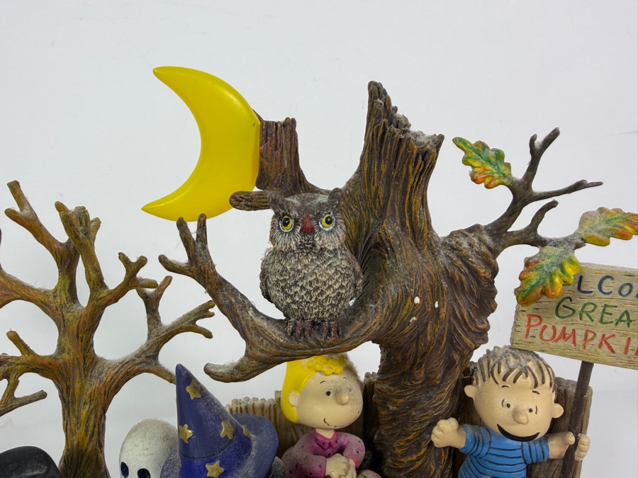 Danbury Mint 'Welcome Great Pumpkin' Lighted Sculpture Featuring the Peanuts Gang 9W X 8H [Photo 6]