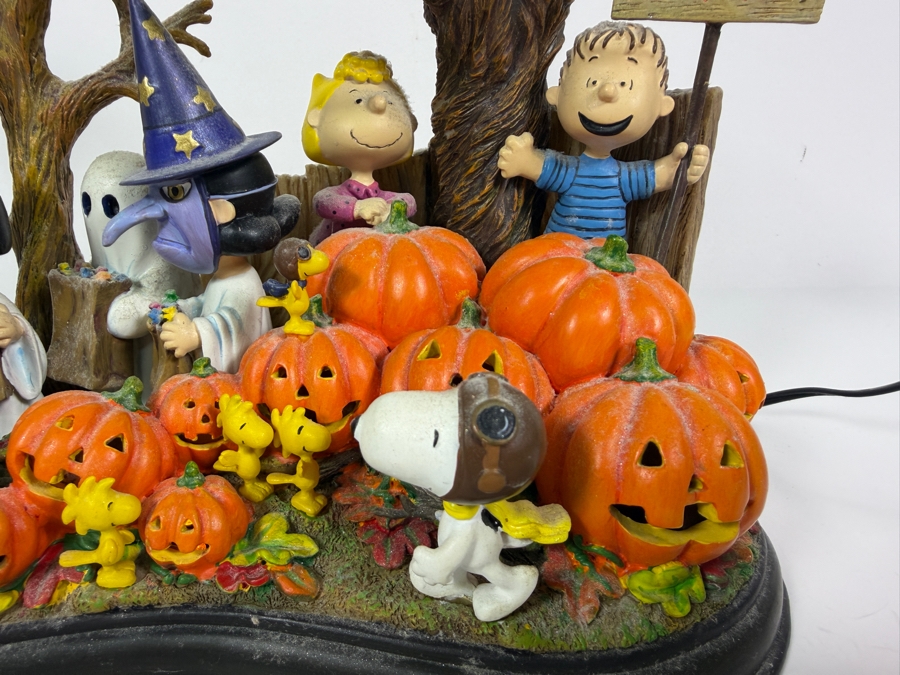 Danbury Mint 'Welcome Great Pumpkin' Lighted Sculpture Featuring the Peanuts Gang 9W X 8H [Photo 4]