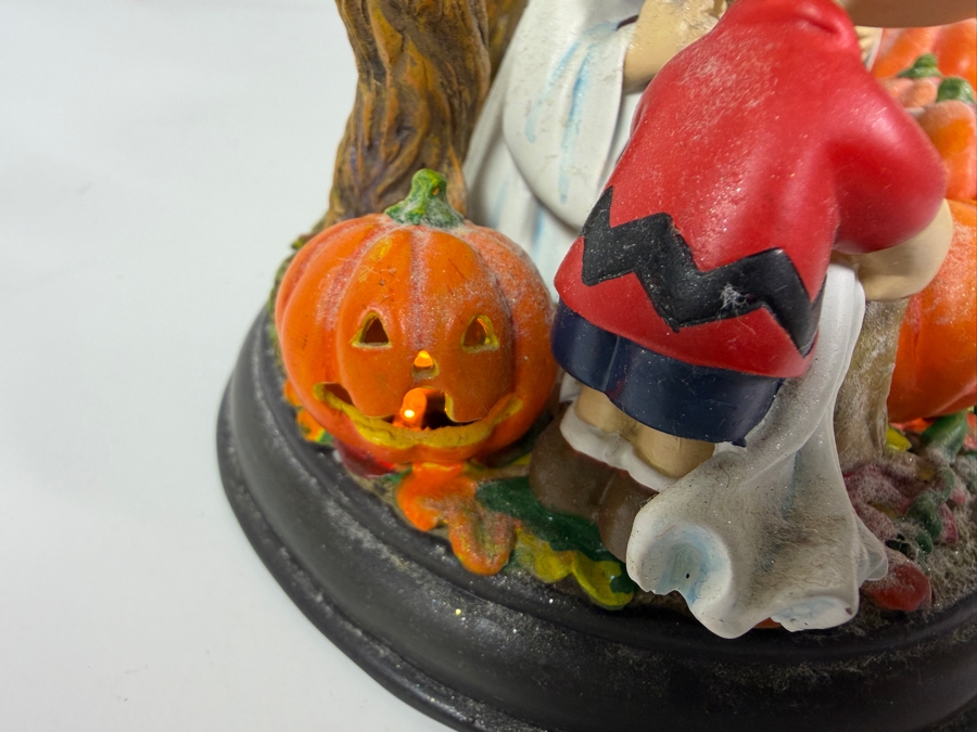 Danbury Mint 'Welcome Great Pumpkin' Lighted Sculpture Featuring the Peanuts Gang 9W X 8H [Photo 8]