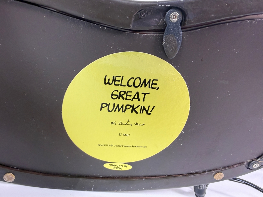 Danbury Mint 'Welcome Great Pumpkin' Lighted Sculpture Featuring the Peanuts Gang 9W X 8H [Photo 9]
