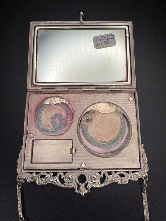 Vintage Art Deco FMCO Silvertone Engraved Dance Compact Purse With Crane Motif And Bar Link Chain 3.5'W X 2.75'H [Photo 5]