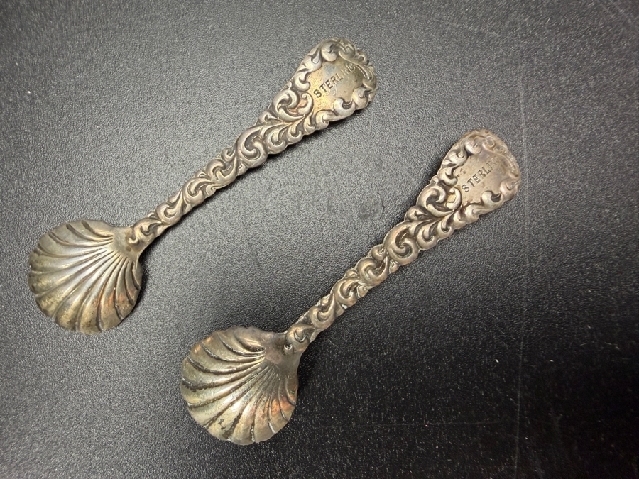 Pair Of Vintage Whiting Manufacturing Company Imperial Queen Pattern Sterling Silver Shell Bowl Salt Spoons 2'L 5.3g [Photo 3]