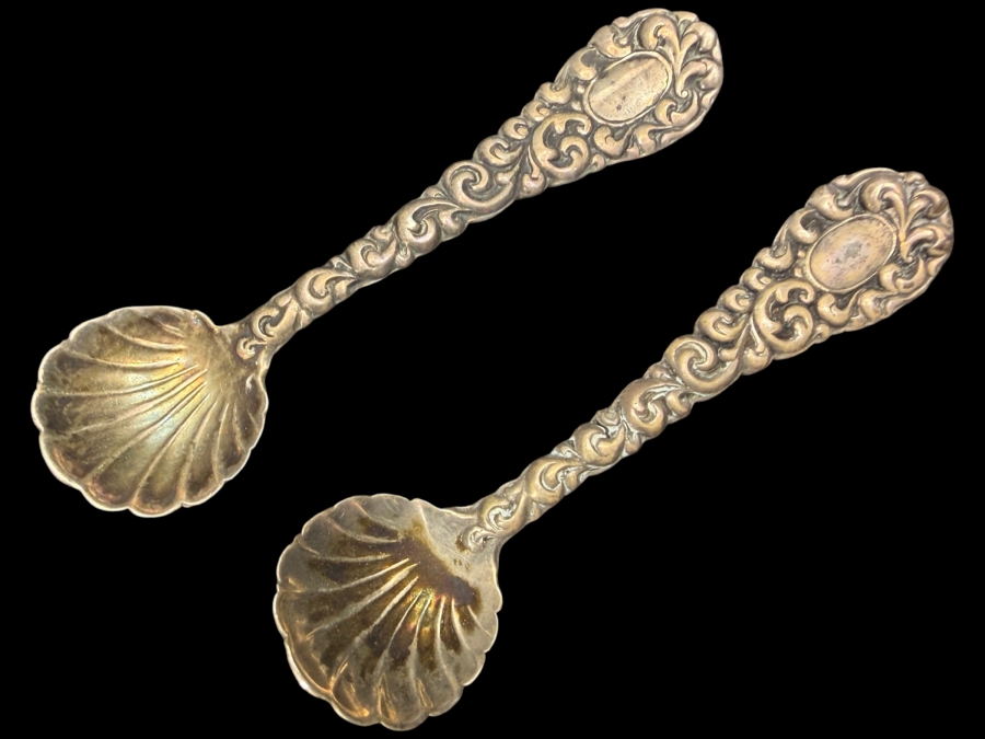 Pair Of Vintage Whiting Manufacturing Company Imperial Queen Pattern Sterling Silver Shell Bowl Salt Spoons 2'L 5.3g