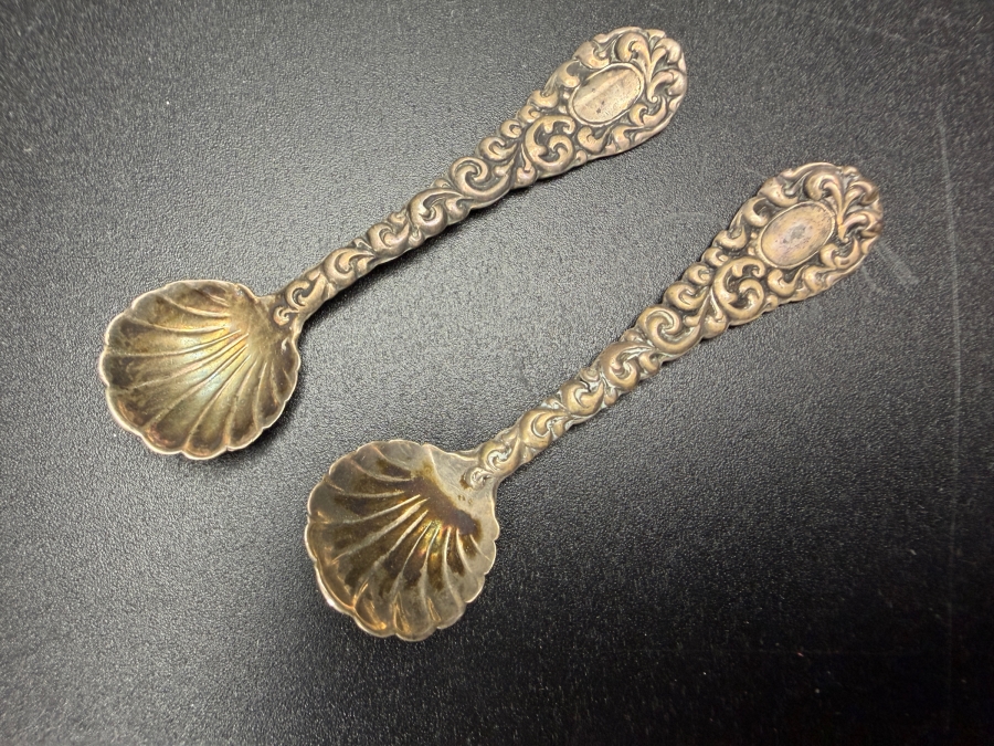 Pair Of Vintage Whiting Manufacturing Company Imperial Queen Pattern Sterling Silver Shell Bowl Salt Spoons 2'L 5.3g [Photo 2]
