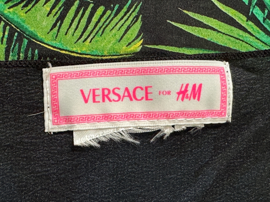 Just Added - Versace For H&M Limited Edition 2011 Collectible Tropical Palm Tree And Neon Alligator Print Silk Square Scarf 36' X 36' [Photo 3]