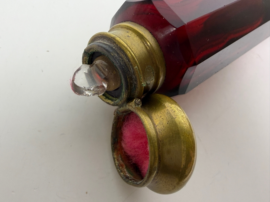 Antique Victorian Faceted Ruby Red Glass Double Ended Scent Bottle With Hinged Brass Caps And Glass Stoppers 5'L [Photo 3]