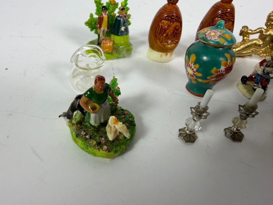 Collection Of Twenty Three Vintage And Antique Assorted Miniature Dollhouse Knick Knacks Including Glassware And Porcelain [Photo 4]