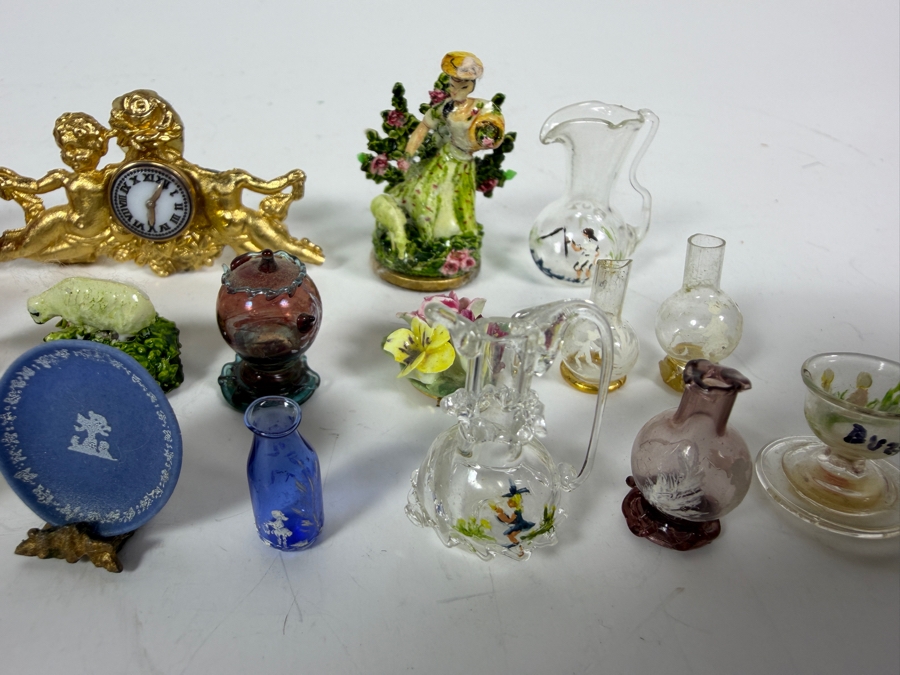 Collection Of Twenty Three Vintage And Antique Assorted Miniature Dollhouse Knick Knacks Including Glassware And Porcelain [Photo 8]