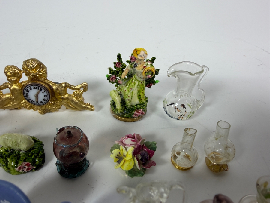 Collection Of Twenty Three Vintage And Antique Assorted Miniature Dollhouse Knick Knacks Including Glassware And Porcelain [Photo 10]