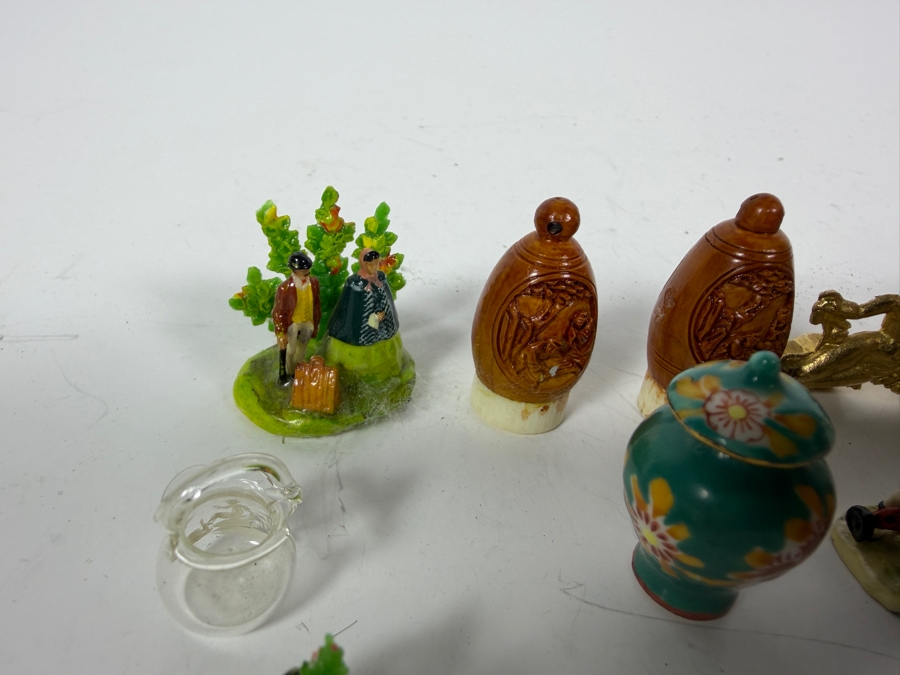 Collection Of Twenty Three Vintage And Antique Assorted Miniature Dollhouse Knick Knacks Including Glassware And Porcelain [Photo 5]