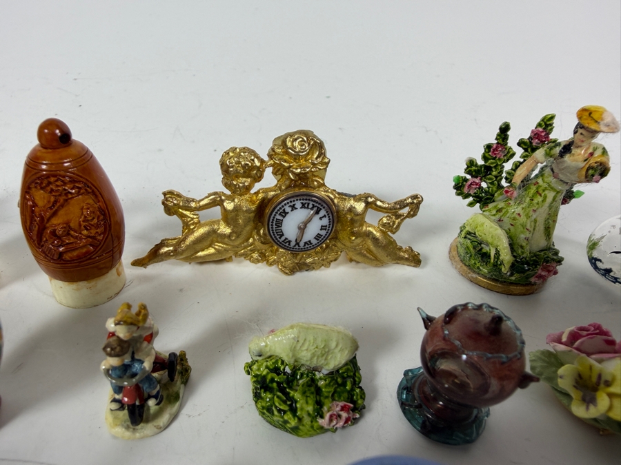 Collection Of Twenty Three Vintage And Antique Assorted Miniature Dollhouse Knick Knacks Including Glassware And Porcelain [Photo 2]
