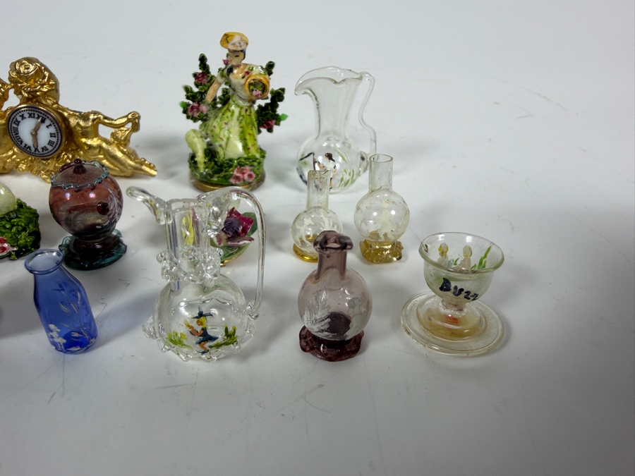 Collection Of Twenty Three Vintage And Antique Assorted Miniature Dollhouse Knick Knacks Including Glassware And Porcelain [Photo 9]