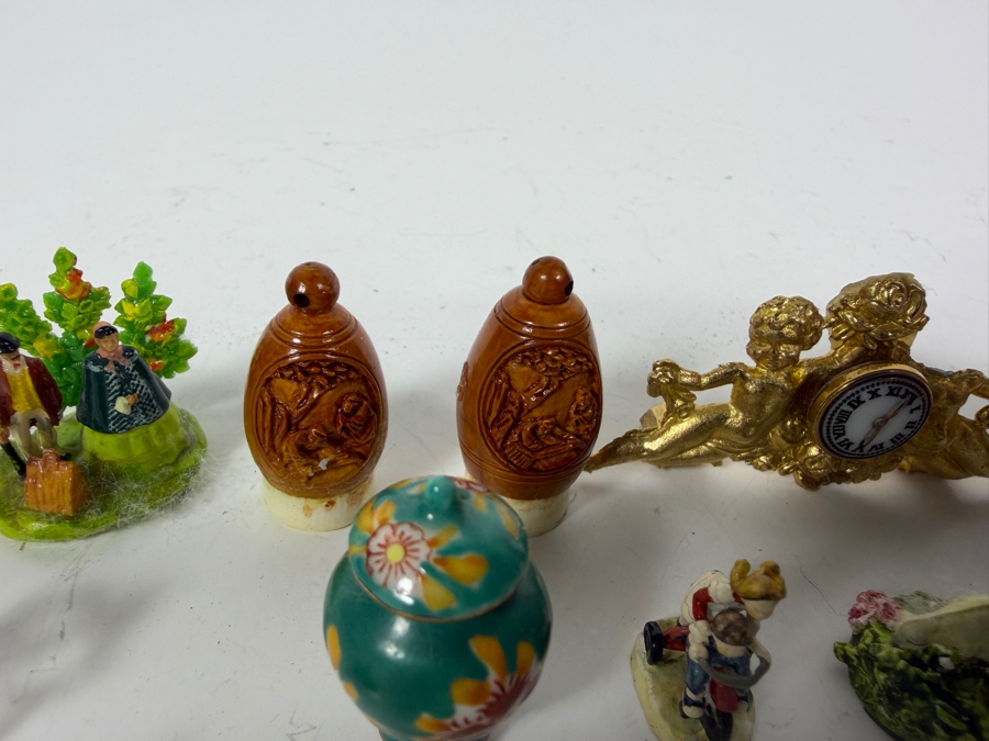 Collection Of Twenty Three Vintage And Antique Assorted Miniature Dollhouse Knick Knacks Including Glassware And Porcelain [Photo 6]
