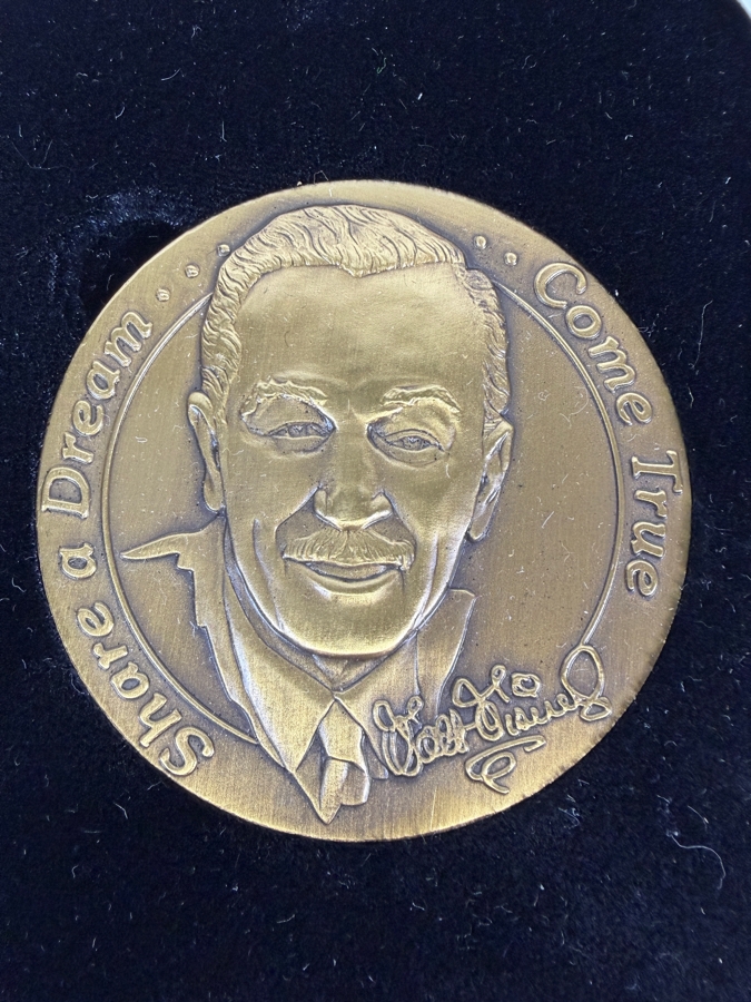 Vintage 2001 Disney Cast Member Walt Disney World '100 Years of Magic' Commemorative Bronze Medal [Photo 3]