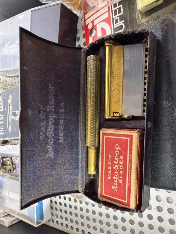 Vintage 1950s Gillette Brand Countertop Store Display Case Filled with Vintage Razors and Shaving Supplies - See Photos 19W X 18D X 3H [Photo 15]