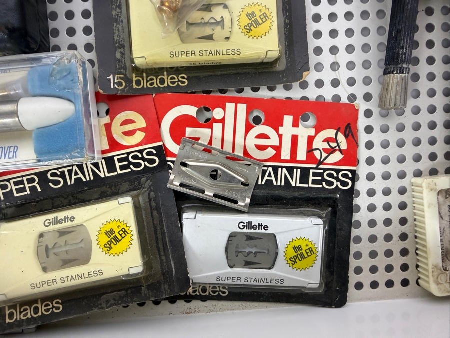 Vintage 1950s Gillette Brand Countertop Store Display Case Filled with Vintage Razors and Shaving Supplies - See Photos 19W X 18D X 3H [Photo 13]