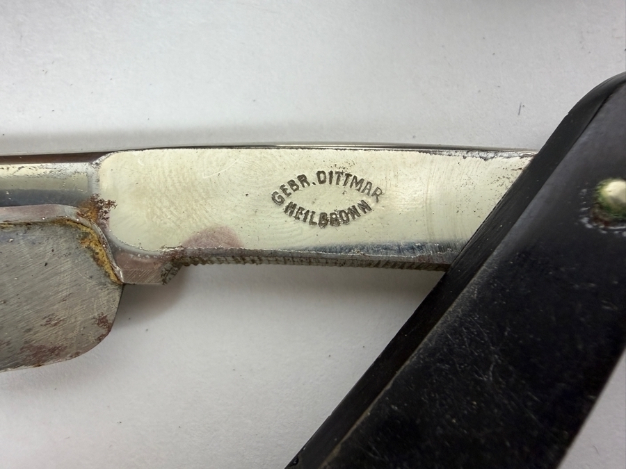 Vintage Pair of Gebruder Dittmar in Heilbronn, Germany Straight Razors with Case [Photo 4]
