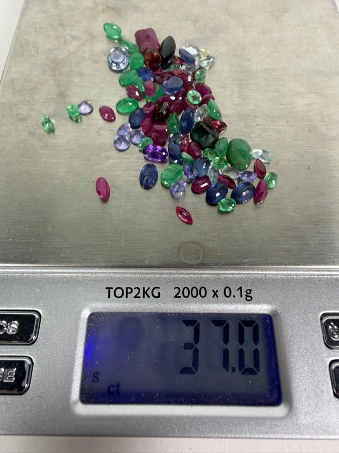 Jewelers Collection Of Various Stones Ready For Setting Including Emeralds, Rubies and More - See Photos - 37carat Total Weight [Photo 13]