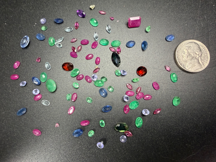 Jewelers Collection Of Various Stones Ready For Setting Including Emeralds, Rubies and More - See Photos [Photo 11]