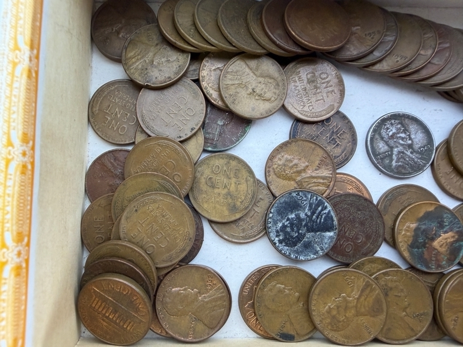 Collection of Vintage United States Lincoln Pennies Cents Plus 1900 Indian Head Cent [Photo 7]