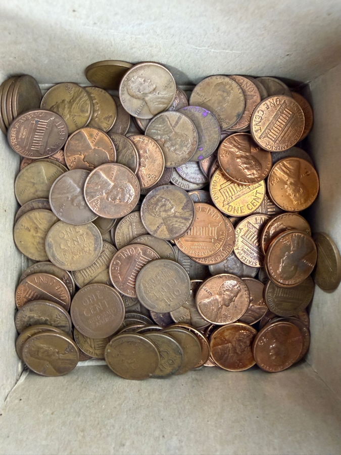 Collection of Vintage United States Lincoln Pennies Cents Plus 1900 Indian Head Cent [Photo 9]