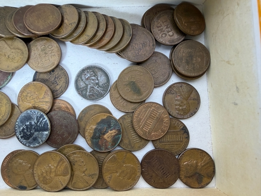 Collection of Vintage United States Lincoln Pennies Cents Plus 1900 Indian Head Cent [Photo 8]