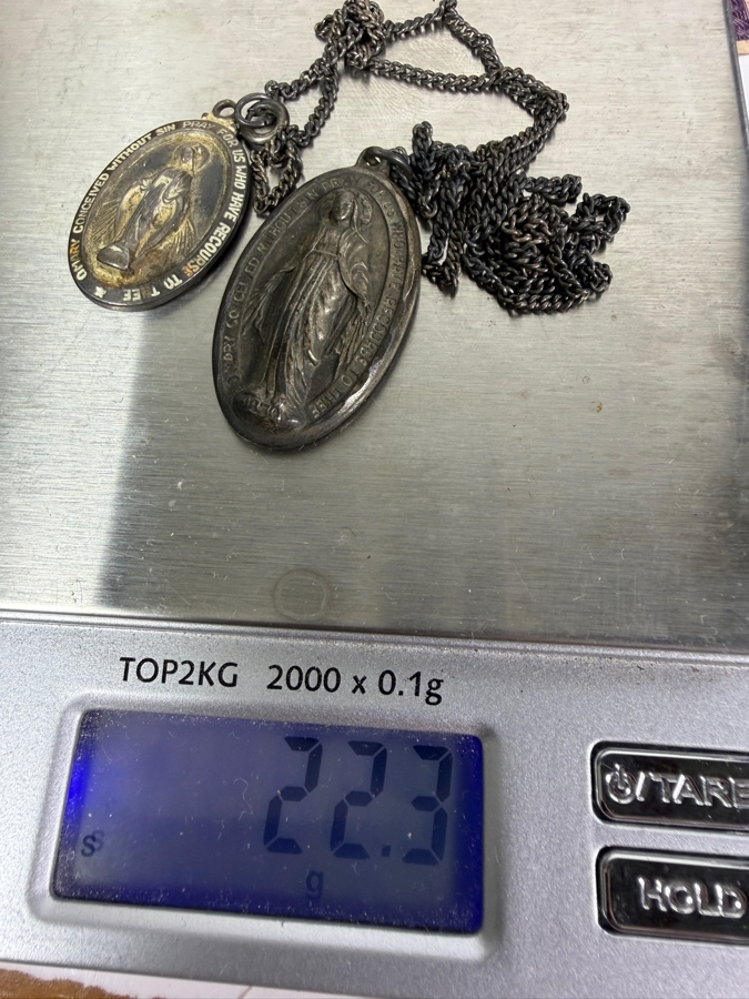 Pair Of Vintage Sterling Silver Miraculous Medal Pendants with 24' Sterling Silver Chain Necklace 22.3g [Photo 11]