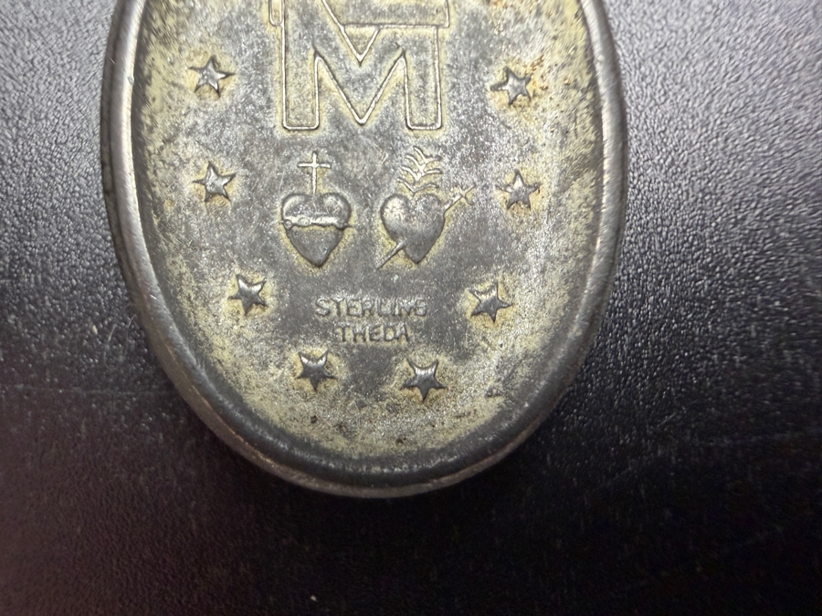 Pair Of Vintage Sterling Silver Miraculous Medal Pendants with 24' Sterling Silver Chain Necklace 22.3g [Photo 7]