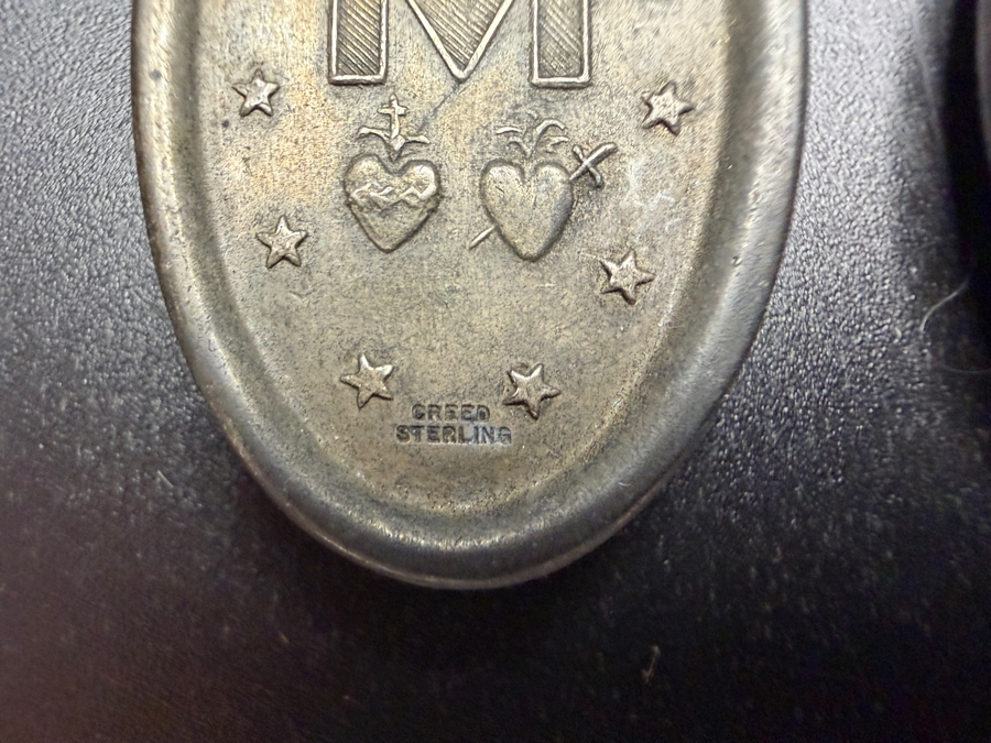 Pair Of Vintage Sterling Silver Miraculous Medal Pendants with 24' Sterling Silver Chain Necklace 22.3g [Photo 6]