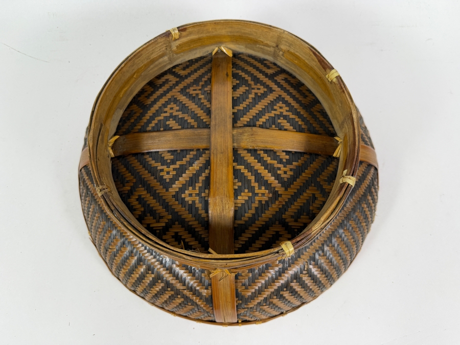 Vintage Chinese Two Tone Split Bamboo Winnowing Wedding Platter Basket With Woven Wan Character And Greek Key Fret Motifs 12.5'W X 4.5'H [Photo 7]
