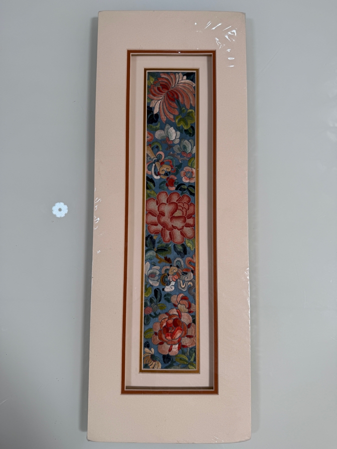 Just Added - Antique Chinese Framed Embroidered Sleeve Band with Hand Stitched Silk Peking Knot 3.5 X 19 [Photo 4]