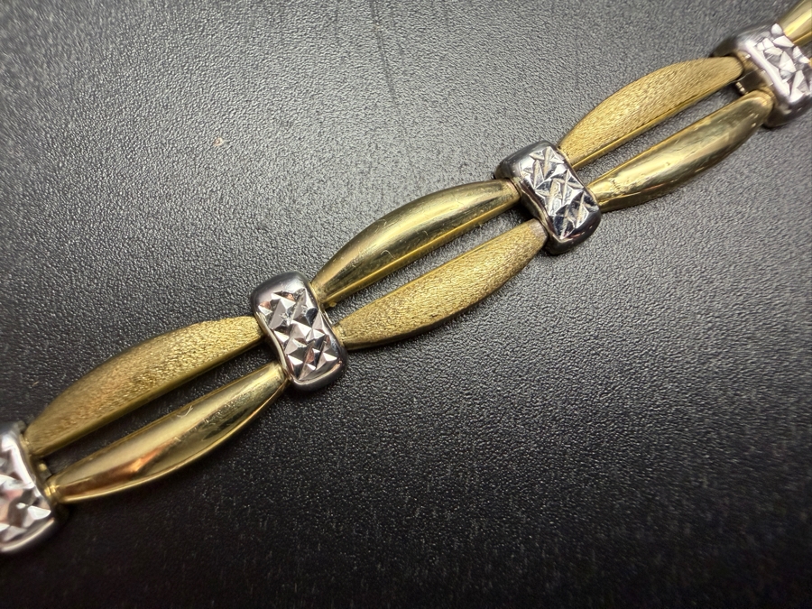 Just Added - Vintage Two Tone 10K Yellow Gold Panel Link Bracelet Textured White Gold Accents Lobster Clasp 7'L Total Weight 6.3g [Photo 2]