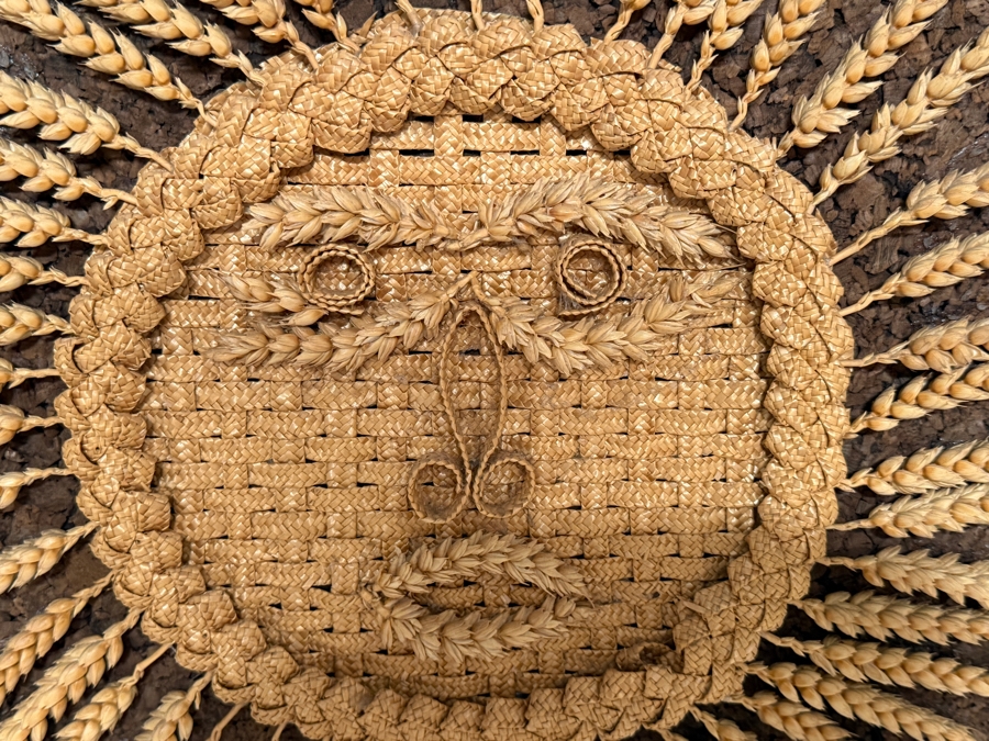 Just Added - Vintage Folk Art Woven Straw Corn Dolly Wheat Sheaf Sunburst Sun Face Wall Sculpture Mounted On Textured Cork Board 24 X 23 [Photo 4]