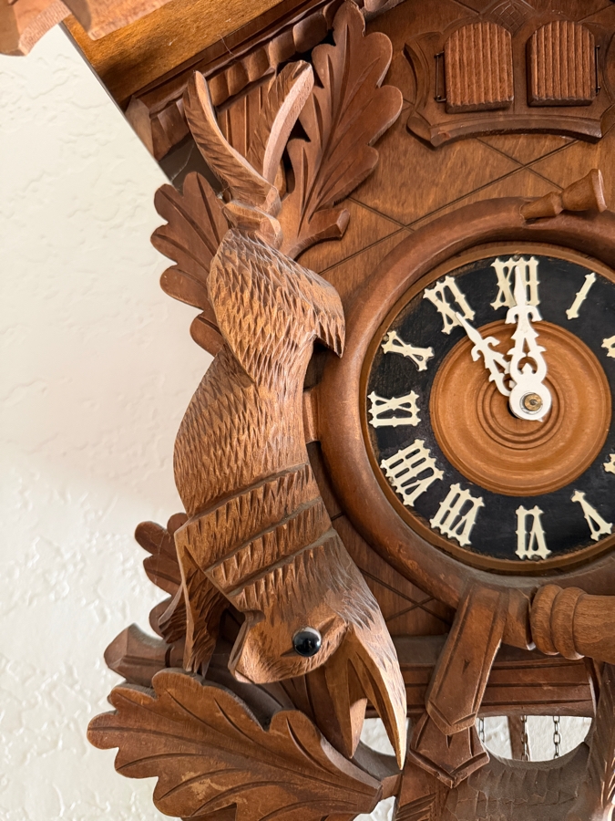 Large Vintage Black Forest Germany Wooden Hunter-Style Cuckoo Clock Working [Photo 3]