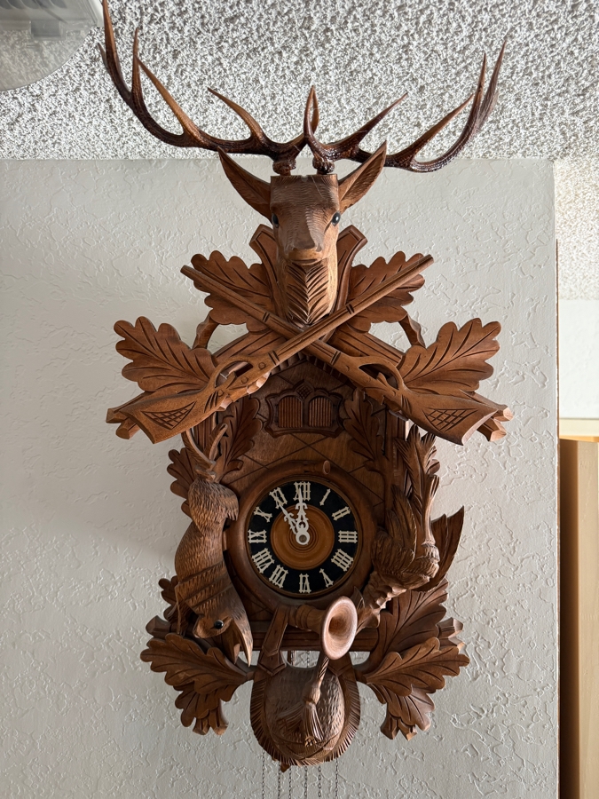 Large Vintage Black Forest Germany Wooden Hunter-Style Cuckoo Clock Working [Photo 2]