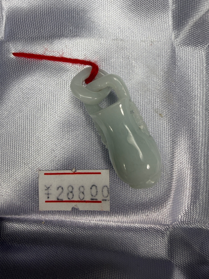 Chinese White Jadeite Carved Miniature Vase Pendant With Interlinked Ring Handle [Photo 3]