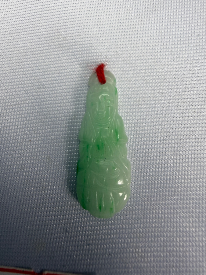 Chinese Jadeite Carved Slender Seated Guanyin Bodhisattva Pendant [Photo 3]